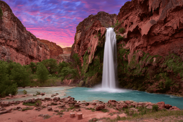 Adventure travel in the USA at the waterfall